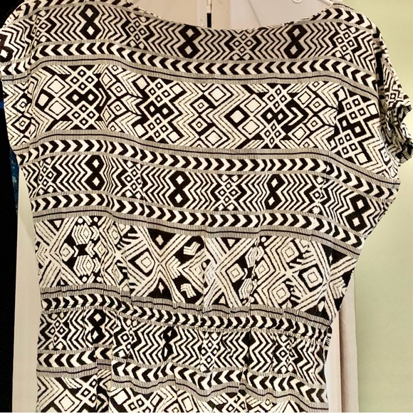 Forever 21 black white short-sleeve tunic style shirt belt loop… - Picture 5 of 9